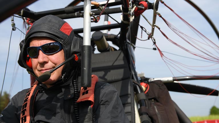 Unserer Pilot Martin Schaich ist seit 20 Jahren leidenschaftlicher Paraglider.